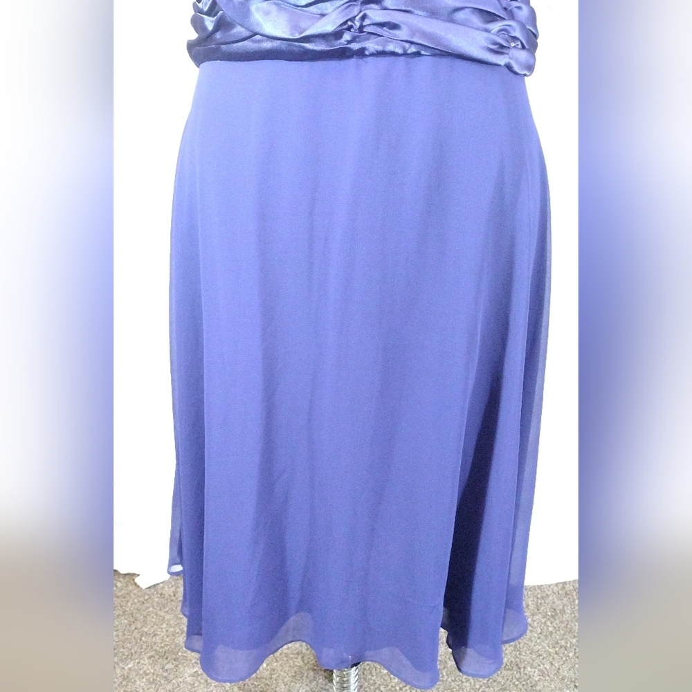 Dressbarn TAG Halter Dress, midi, Blue Satin Waist with Tie, Lined, V-Neck, 12 - Picture 9 of 9
